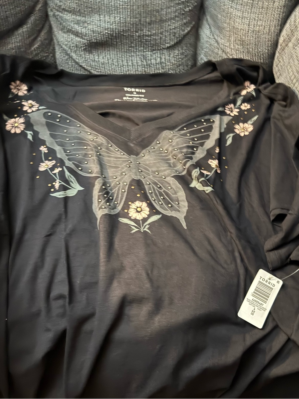 torrid Black V-Neck Tee with Grey Butterfly & Pastel Floral size 6